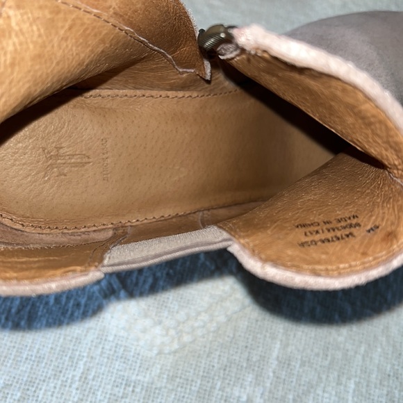 FRYE Danica Chelsea Peep Toe Heeled Suede Booties Size 6 - Picture 4 of 16